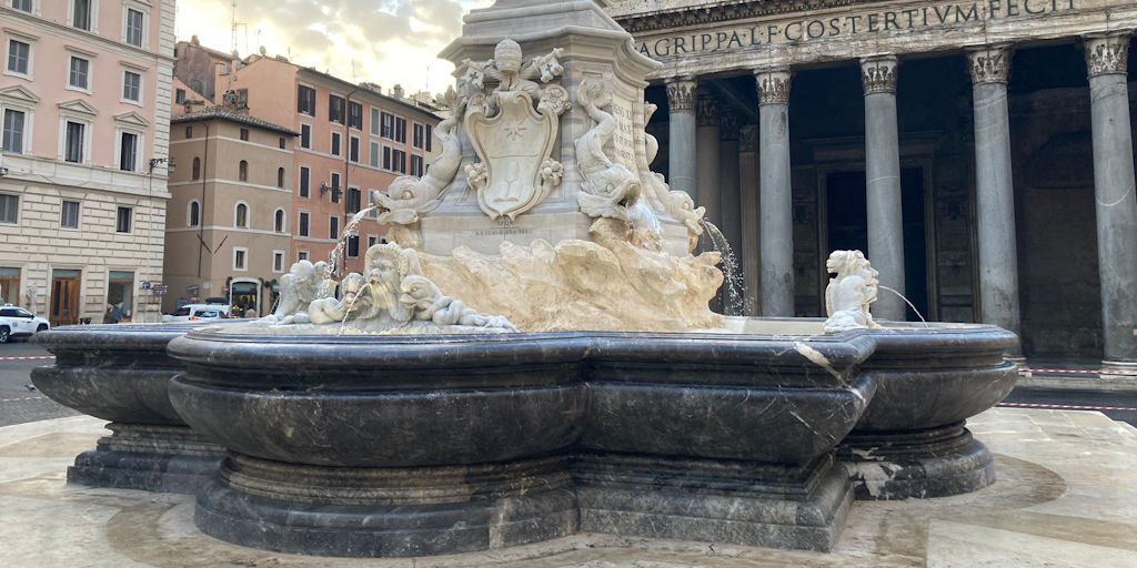 ) La fontana di piazza della Rotonda (novembre 2024). Sovrintendenza Capitolina, Direzione Interventi su Edilizia Monumentale