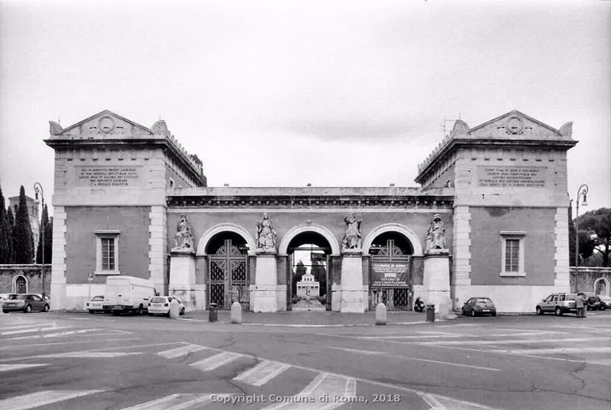 Cimitero Monumentale del Verano/Ingresso principale/Portico Monumentale