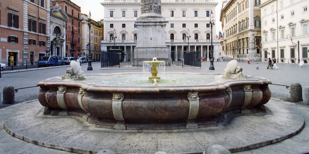 Fontana in Piazza Colonna