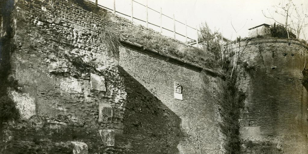 Esterno di Porta Nomentana in una foto del 1931 (Archivio fotografico del Museo di Roma)