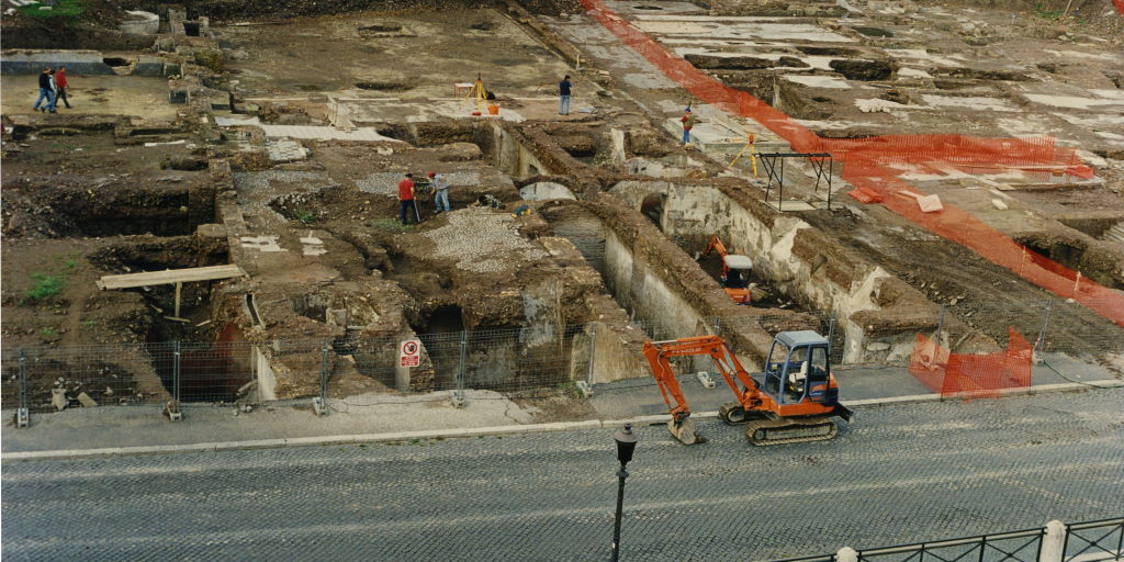 Il Foro di Traiano in corso di scavo. Ottobre 1998
