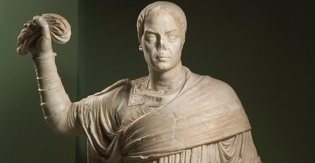 Sala Caldaie - statua magistrato anziano inv. 896