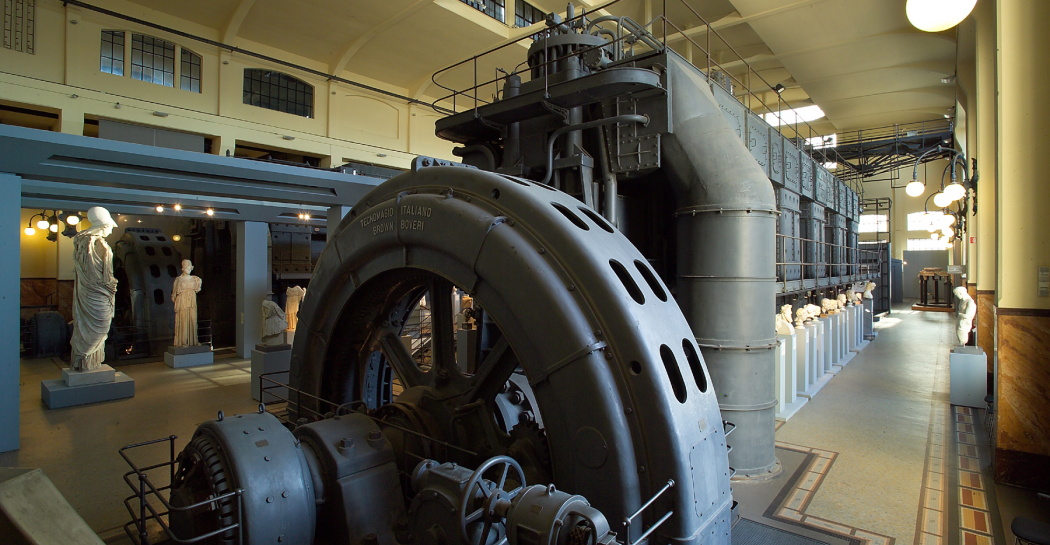La Sala Macchine della Centrale Montemartini con il motore Diesel del 1933 @Sovrintendenza Capitolina, foto di Z. Colantoni