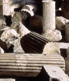 Biblioteca Occidentale – particolare degli elementi architettonici in crollo (Archivio Fori Imperiali) Biblioteca Occidentale – particolare degli elementi architettonici in crollo (Archivio Fori Imperiali)