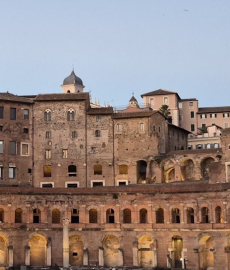 Il Grande Emiciclo visto da via dei Fori Imperiali Il Grande Emiciclo visto da via dei Fori Imperiali