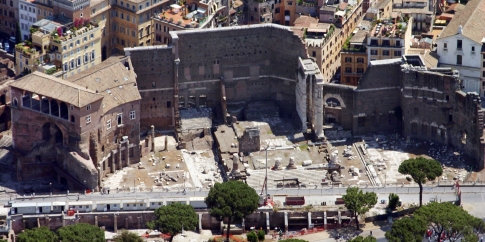 Veduta attuale del Foro di Augusto, con il grande muro di fondo verso la Suburra