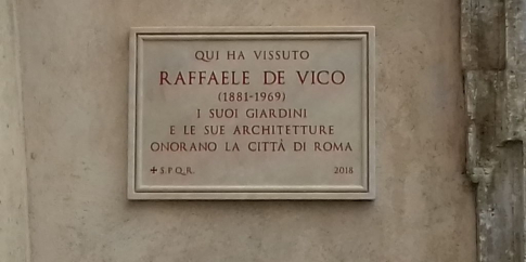 Lapide a Raffaele de Vico