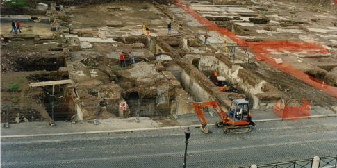 Il Foro di Traiano in corso di scavo. Ottobre 1998