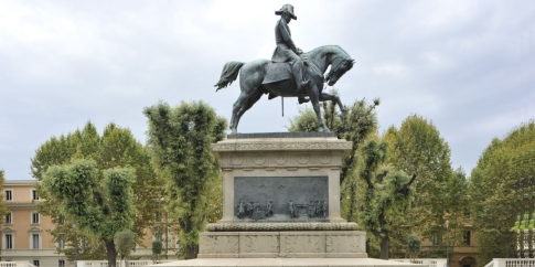 Statua equestre di Carlo Alberto realizzata da Raffaele Romanelli