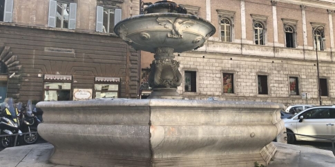 Fontana in Piazza Nicosia