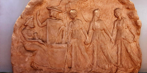 ): Museo di scultura antica G. Barracco, rilevo votivo greco, con rappresentazione di divinità all’interno di una grotta