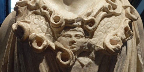testa di gorgone sull’egida di Atena