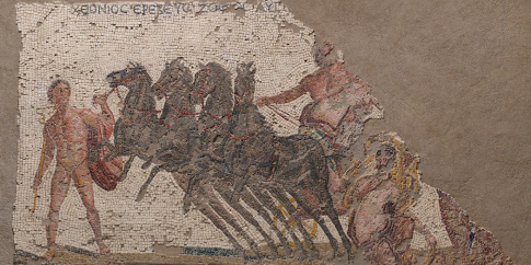 Centrale Montemartini, Sala Caldaie, Mosaico con ratto di Proserpina, dettaglio con carro di Plutone_fotografia © Zeno Colantoni (2015)