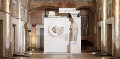 Mercati di Traiano – Grande Aula: Ricomposizione dell'attico dei portici del Foro di Augusto