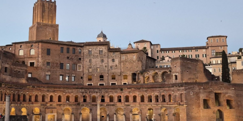Il Grande Emiciclo visto da via dei Fori Imperiali Il Grande Emiciclo visto da via dei Fori Imperiali