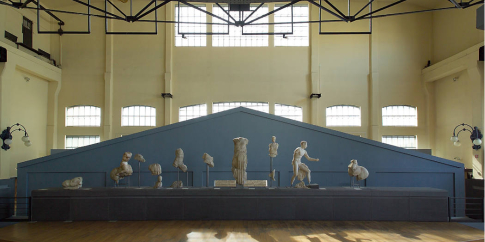 dell’immagine Il frontone del tempio di Apollo Sosiano nella Sala Macchine della Centrale Montemartini @Sovrintendenza Capitolina, foto di Z. Colantoni