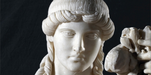 Mantova, Palazzo Ducale - Statua in marmo di Apollo (II secolo d.C.) Mantova, Palazzo Ducale - Statua in marmo di Apollo (II secolo d.C.)