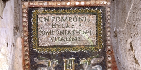 Nicchia funeraria di Pomponius Hylas e della Moglie Vitalina