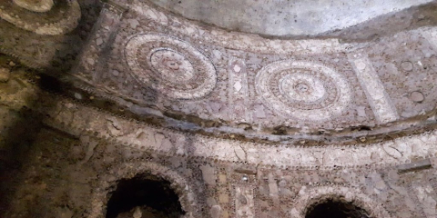 Ninfeo degli Annibaldi, particolare della decorazione con mosaico