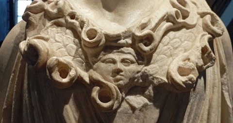 testa di gorgone sull’egida di Atena