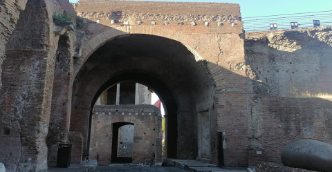 Oltre l’Arcone sulla via Biberatica