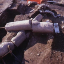 Due colonne in crollo al momento del rinvenimento durante gli scavi 1998-2000