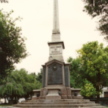 Il Monumento ai Caduti di Dògali nel giardino di viale Luigi Einaudi e viale delle Terme di Diocleziano, 2003