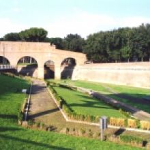 Parco della Mole Adrana il giardino del fossato presso il Passetto
