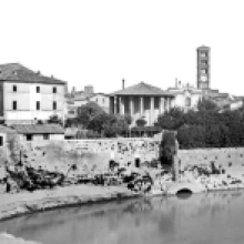  8-Lo sbocco al Tevere della Cloaca Massima in una fotografia della fine del XIX secolo.