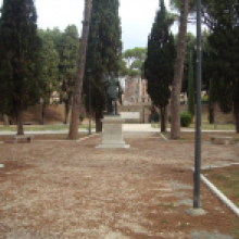 giardino inferiore con statua di Adriano
