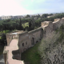 Mura Aureliane, Settore L Tratto da Porta S. Sebastiano a Porta Ardeatina - Il camminamento superiore e le torri