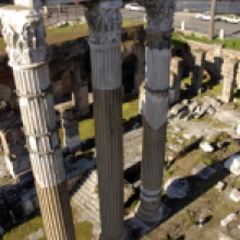 Tre colonne peristasi tempio di Venere