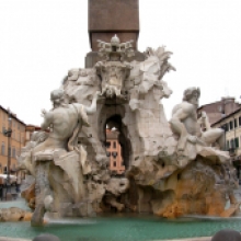 Fontana dei Quattro Fiumi in piazza Navona: Lato sud