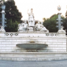 Fontana della Dea Roma in piazza del Popolo