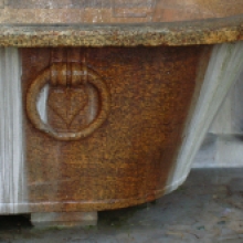 La Fontana del Mascherone, particolare della vasca