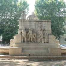 Veduta del retro del monumento