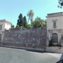 Villa Aldobradini,  bastioni cinquecenteschi da via Nazionale